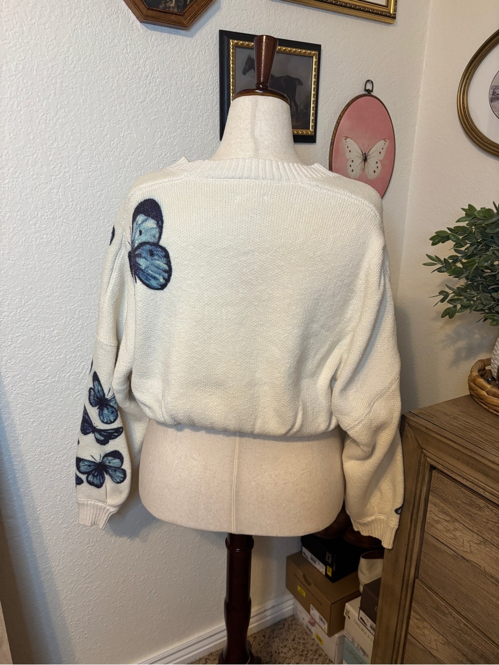 Butterfly Long Sleeve Crew Sweater-Cream with Blue Butterflies-Size Medium - Picture 6 of 13